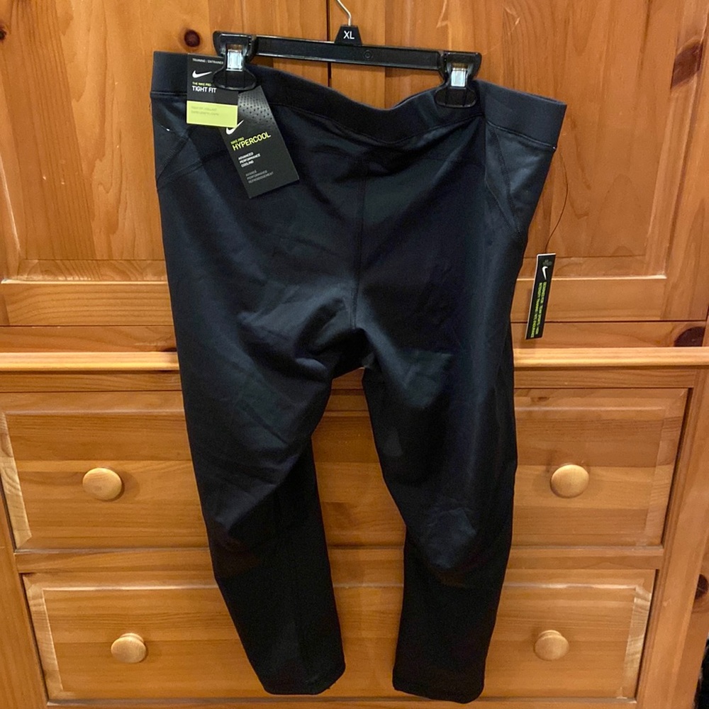 NIKE capri length hypercool tights